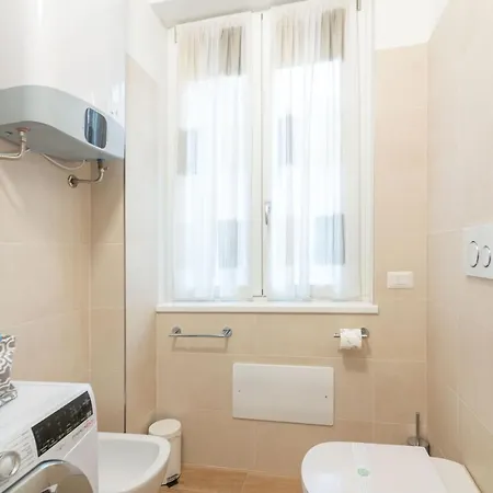 アパート Vittoria Suite, Con Jacuzzi - By Host4u パヴィーア
